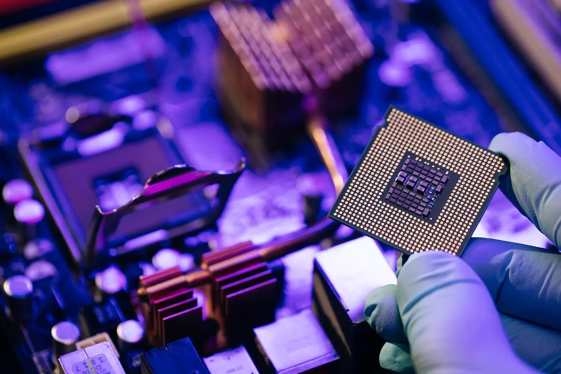 AdobeStock_405123819__Semiconductors__Large-Block