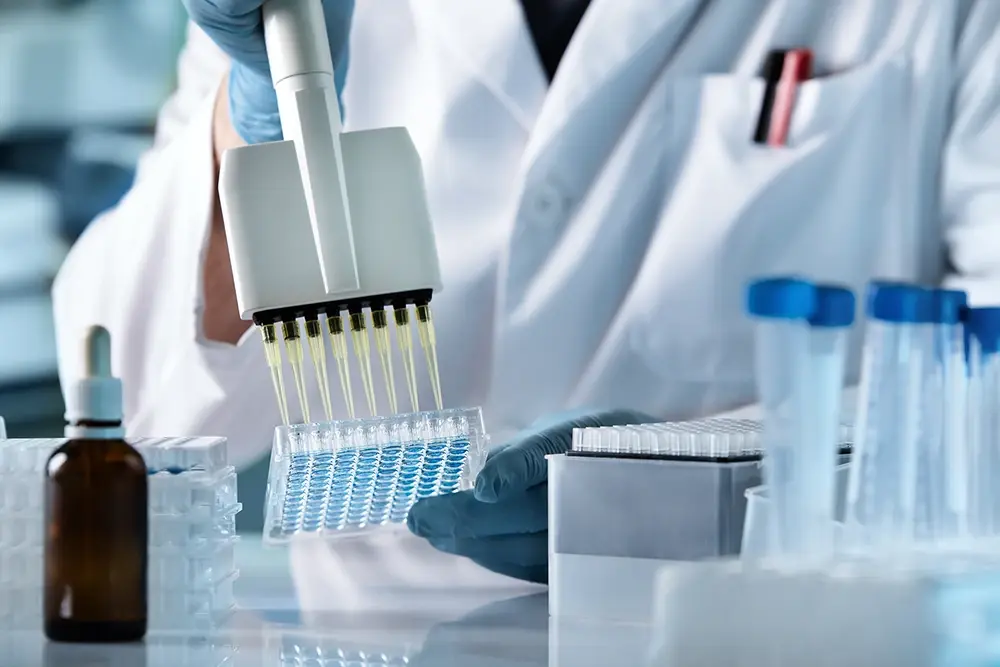AdobeStock_226346450__Pipette__Card